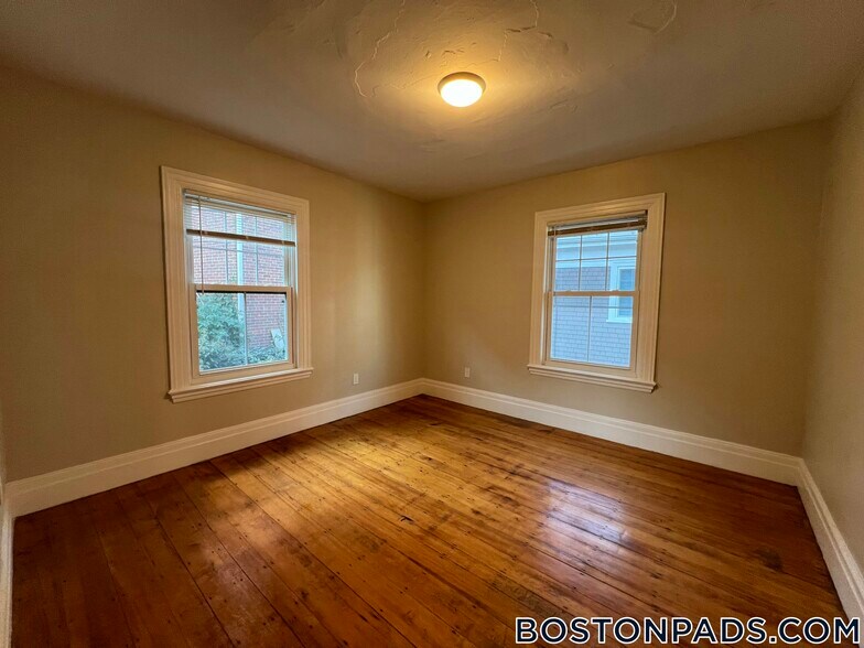 Building Photo - 49 Forbes St