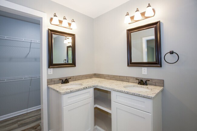 Building Photo - Gorgeous Fully Renovated 3 bedroom home in the Heart of Whispering Pines