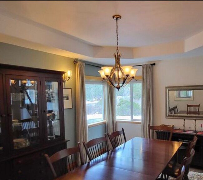 dining room - 60709 Golf Village Loop