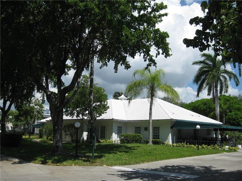Building Photo - 6207 Bay Club Dr