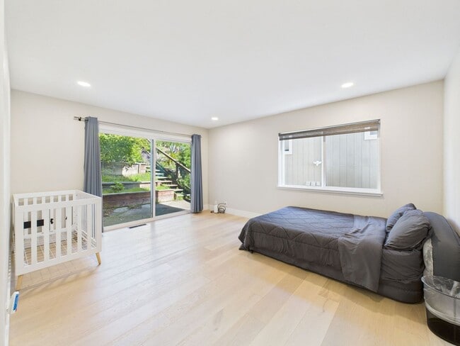 Building Photo - 3325 Brunell Dr