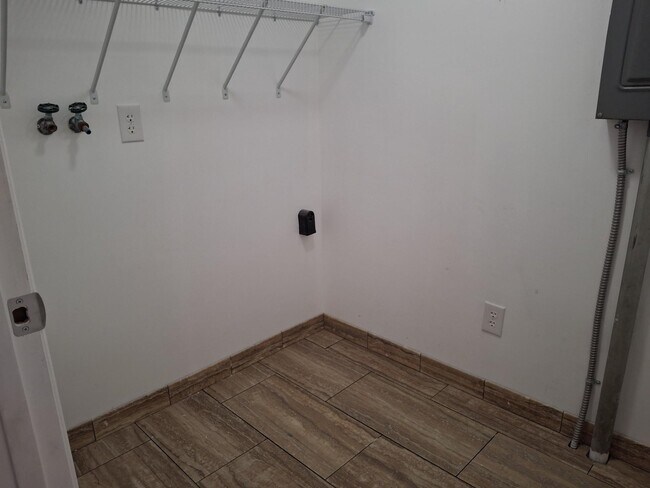 Building Photo - 103 Catalina Cir