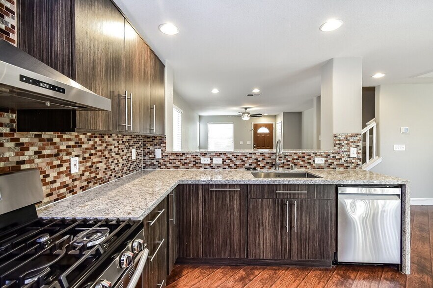 Building Photo - 3901 Bayamon St