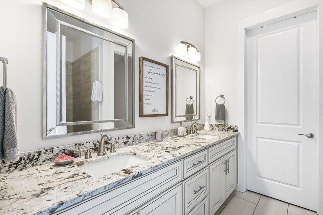 Building Photo - 995 Airport Rd