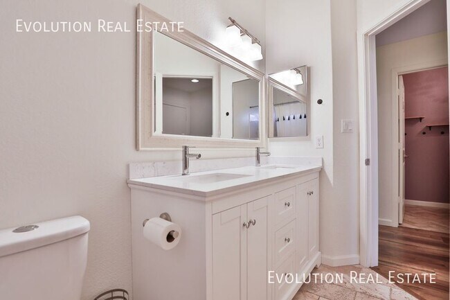 Building Photo - 1542 E Beacon Dr