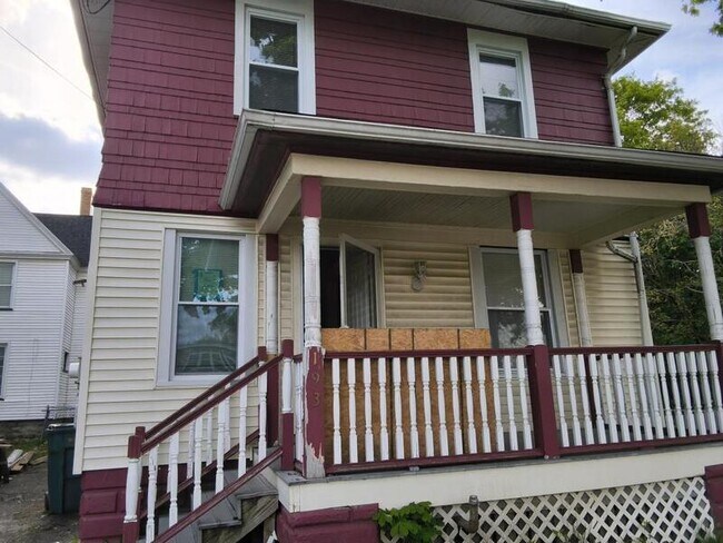 Building Photo - 193 Reynolds St