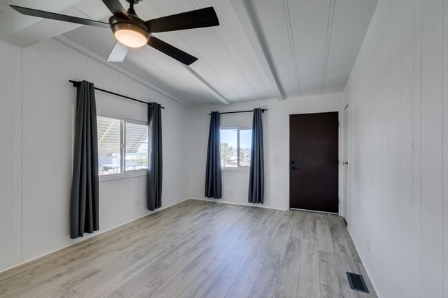 Building Photo - Beautifully Remodeled Boulder City Home with Spacious Backyard Retreat