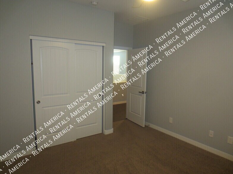 Building Photo - 3636 E Lodgepole Dr