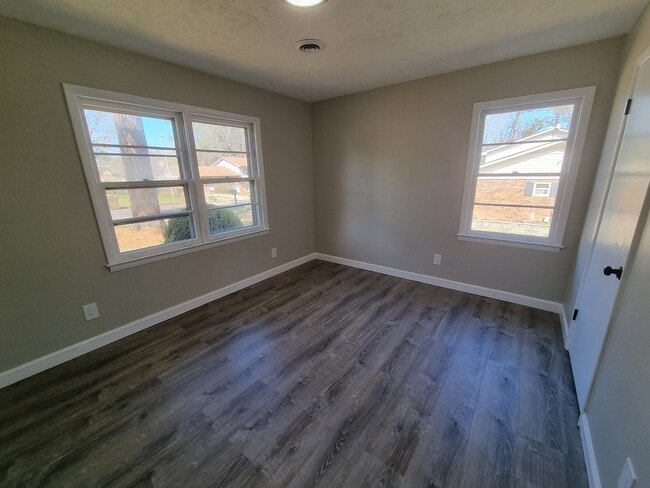 Building Photo - 967 Sanchez Dr