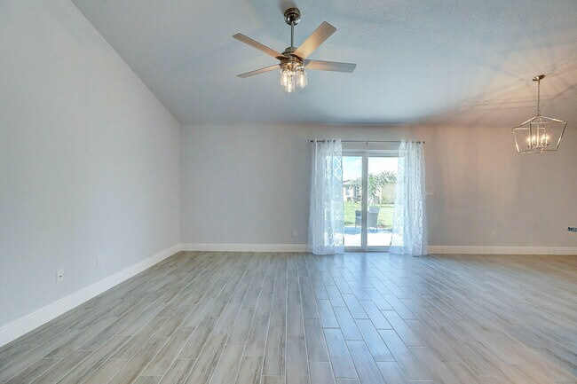 Building Photo - 2352 SW Plum Ct