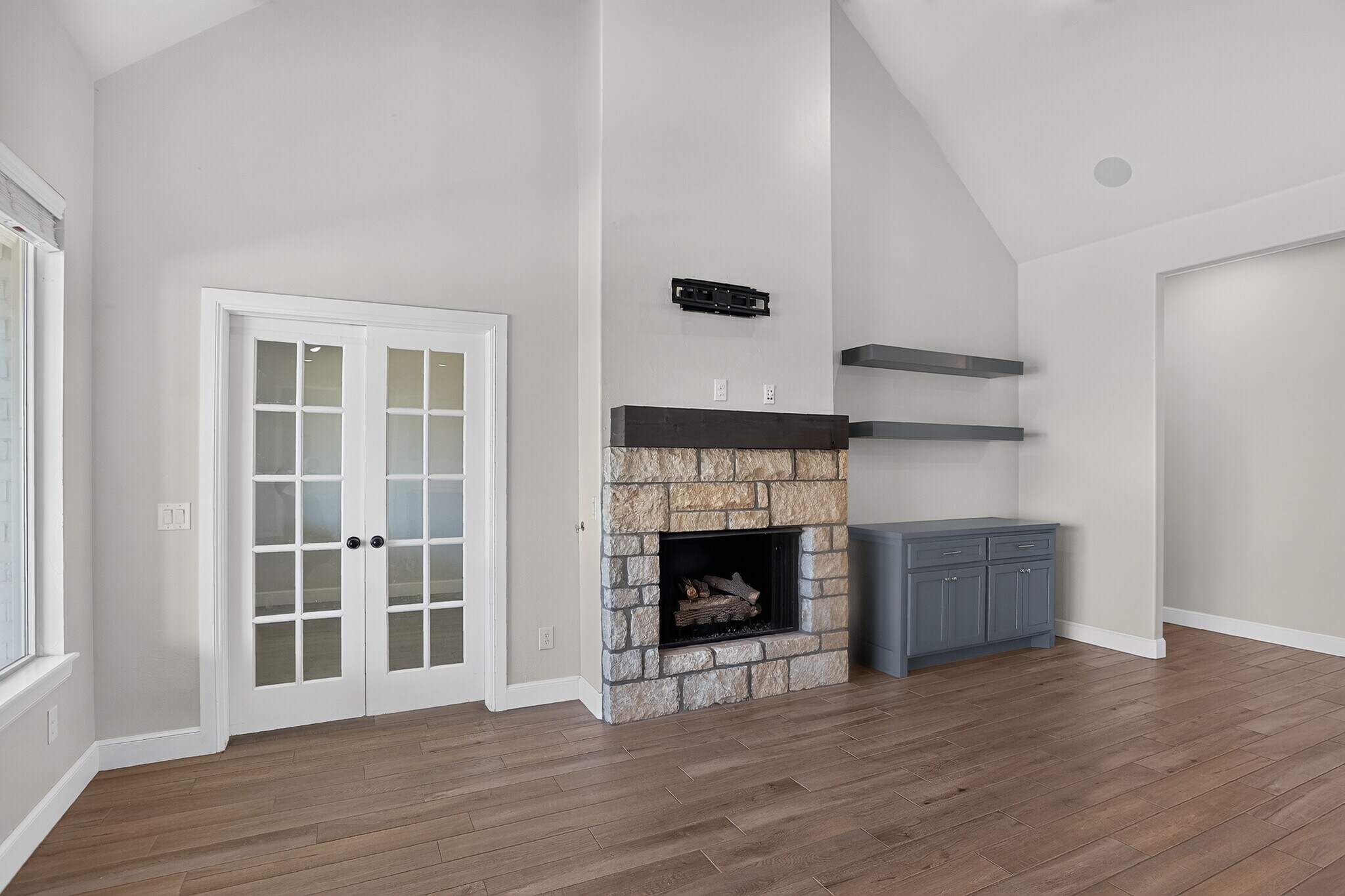 Building Photo - 709 Timber Trl