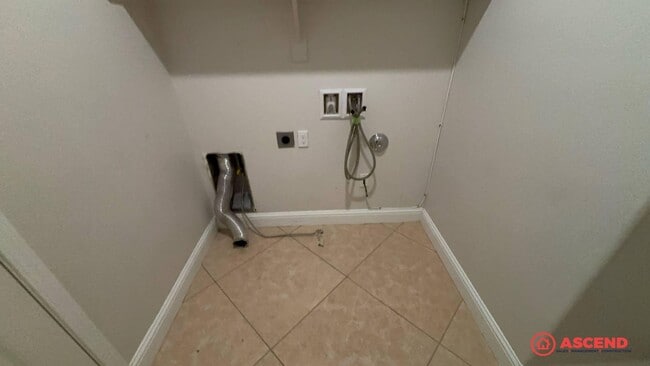 Building Photo - 4-Bedroom Home in Gossamer Grove!