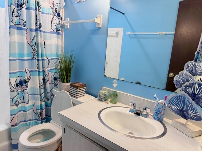 Building Photo - 4554 Sandringham Dr