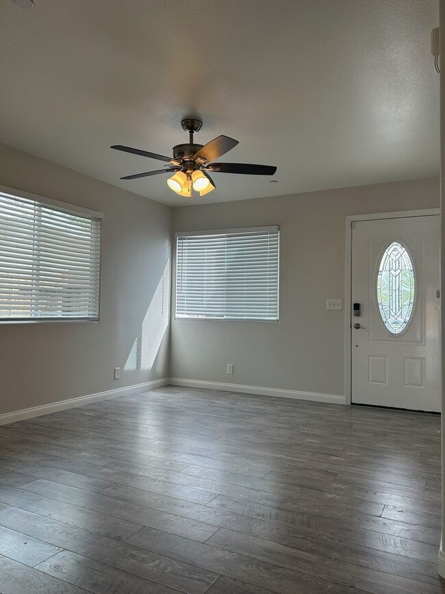 Building Photo - Please contact Vaughn Realty to set up an appointment, 760-446-6561