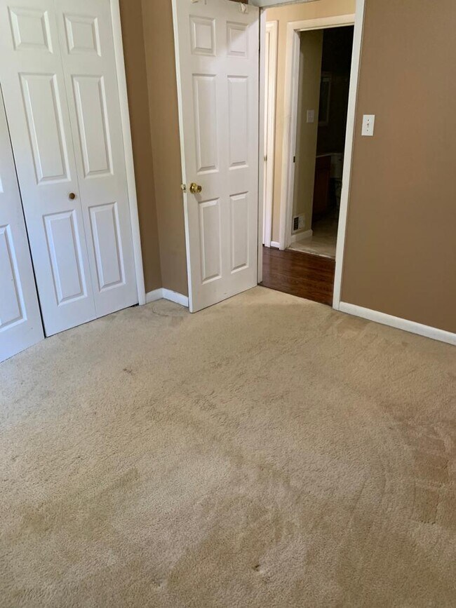 Master room - 5625 Saint Charles Dr