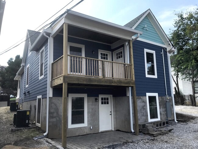 Building Photo - 1605 Forest Ave