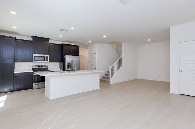 Building Photo - 600 N Carriage Hill Dr