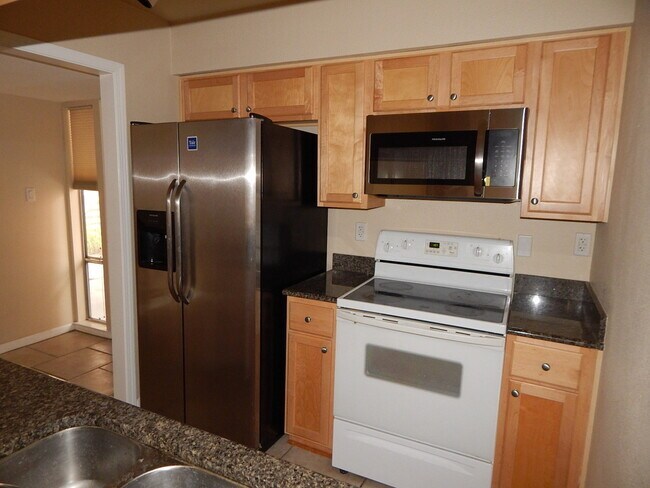 Building Photo - 769 Oakmont Ave