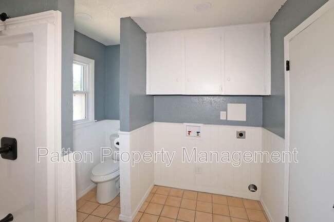 Building Photo - 3304 Janet Dr