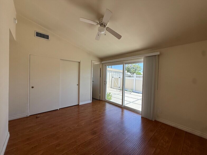 Building Photo - 9158 Rebecca Ave