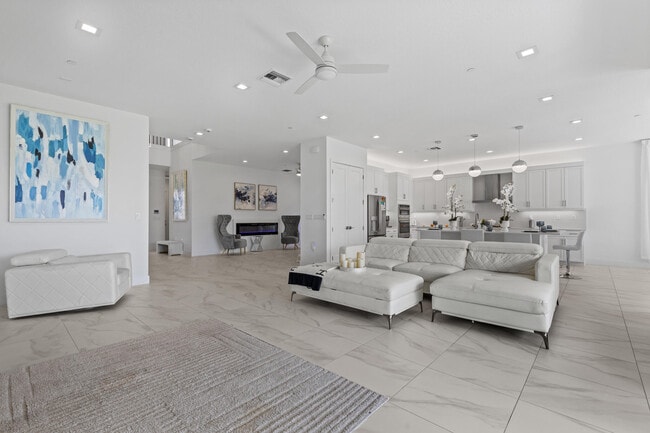 Building Photo - 12884 Wingspan Ct