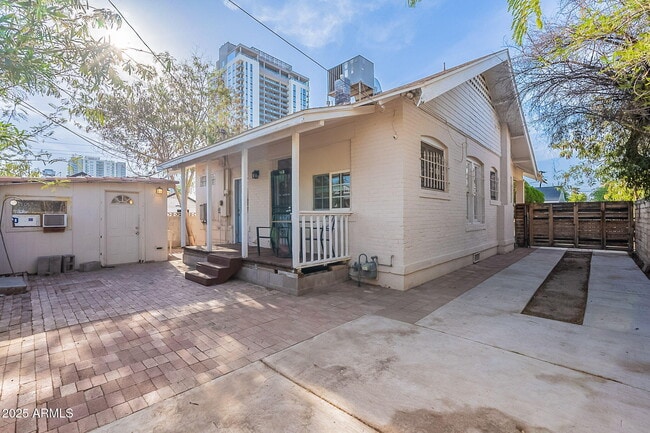 Building Photo - 711 E McKinley St