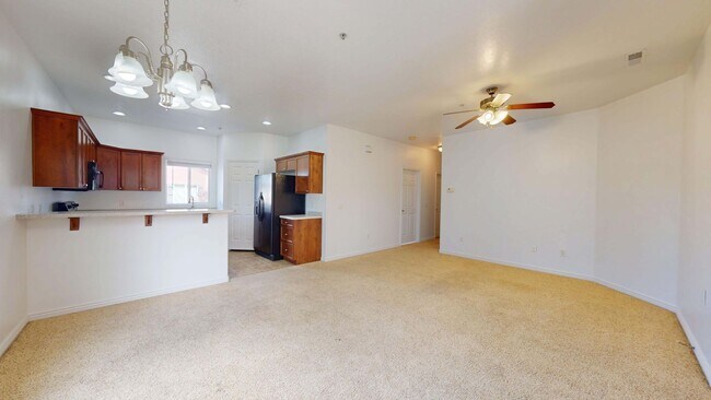 Building Photo - Pet Friendly 2 Bedroom Cedar Crossing Town...