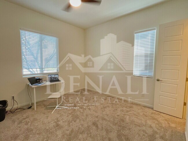 Building Photo - 273 E Lantana Dr