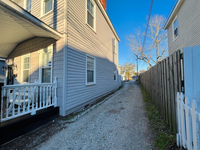 Building Photo - Beautifully refinished home!