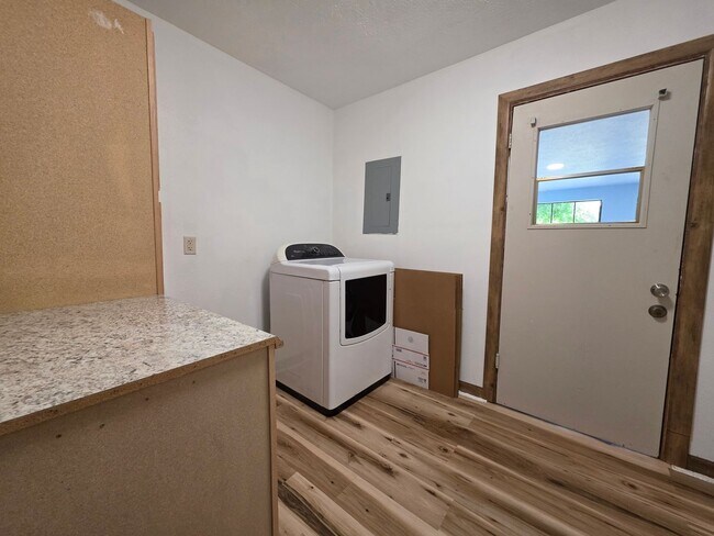 Building Photo - Cute 4 bedroom home in Shawnee