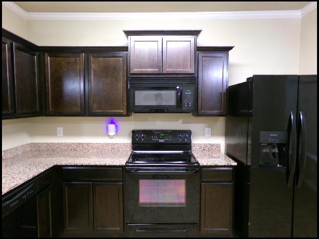 Building Photo - 9112 Pleasant Valley Dr