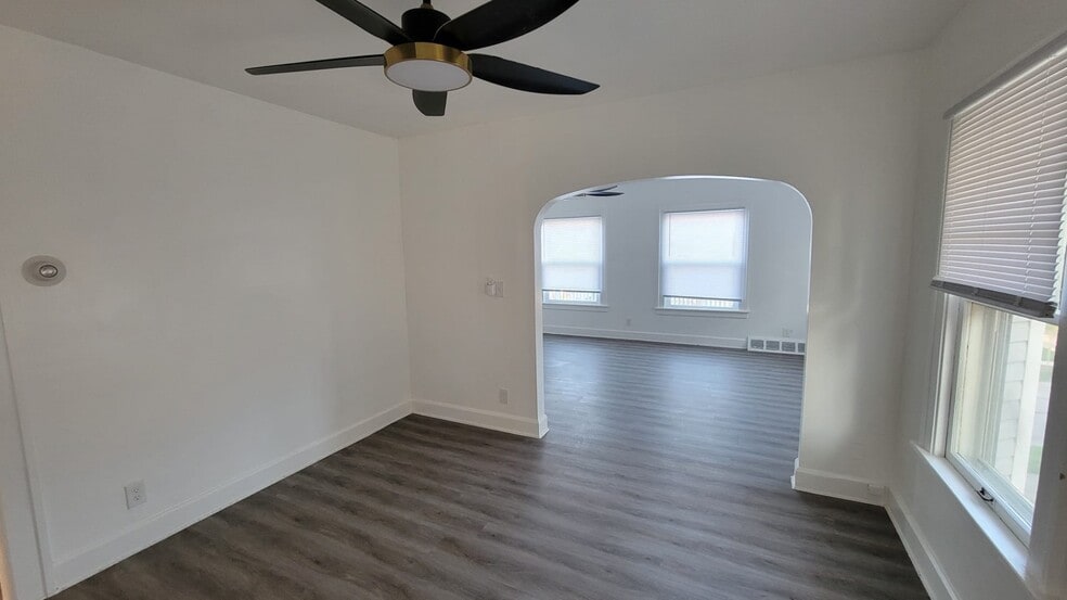 Building Photo - 1276 W 89th St