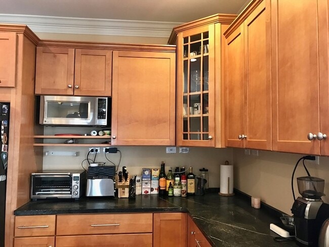 Building Photo - 360-362 Dorchester Street Unit 3