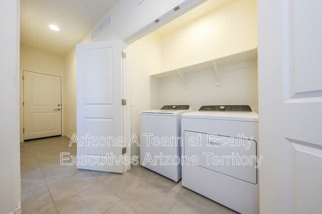 Building Photo - 4882 E Greenway Wash Dr