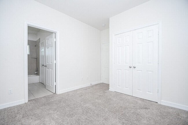 Building Photo - 2407 Ferguson Way