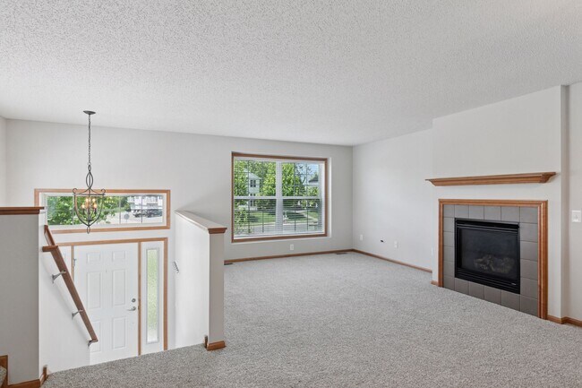 Building Photo - 15130 Fanning Dr N