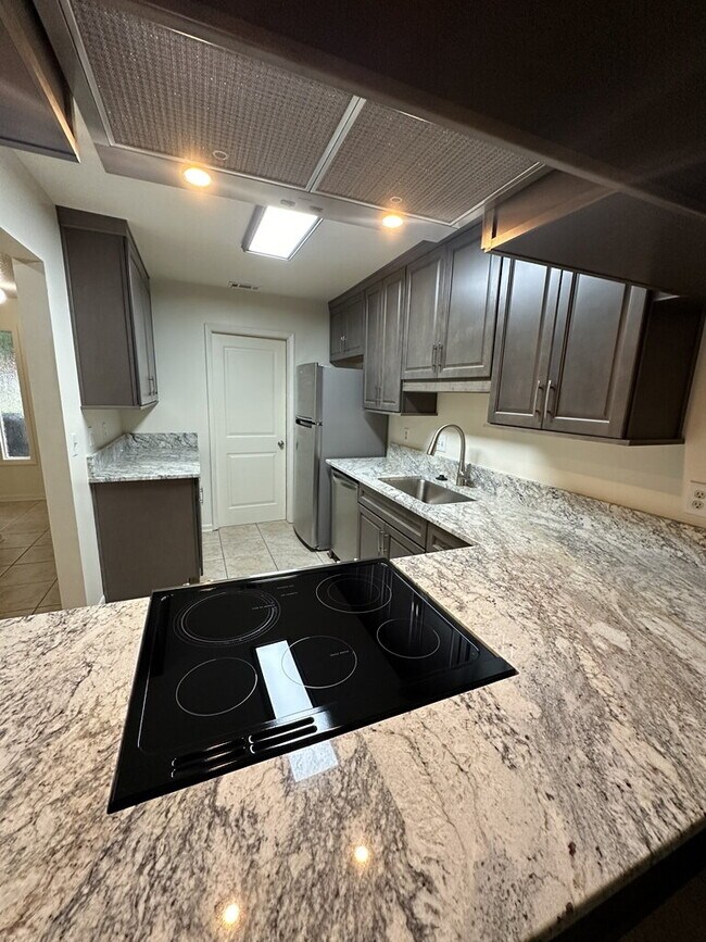 Building Photo - "Charming 2-Bedroom Townhouse in Ft Walton...