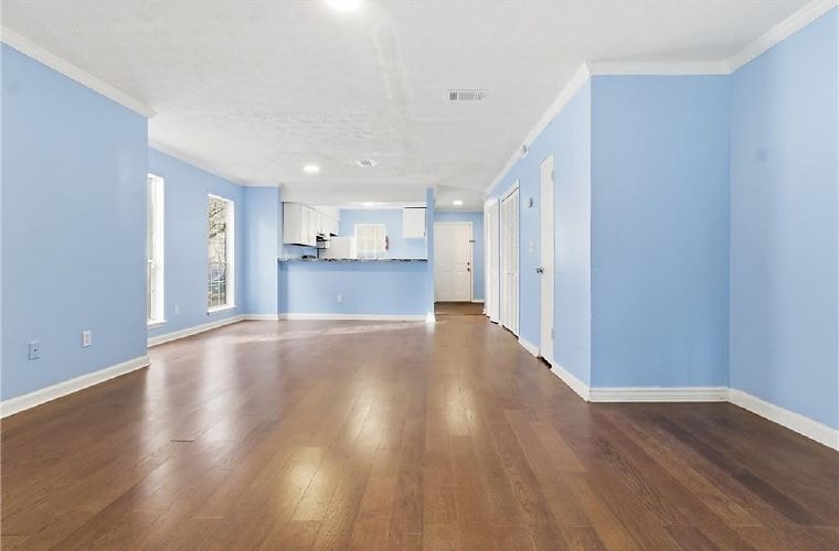 Building Photo - Room in Townhome on Glynn Oaks Dr