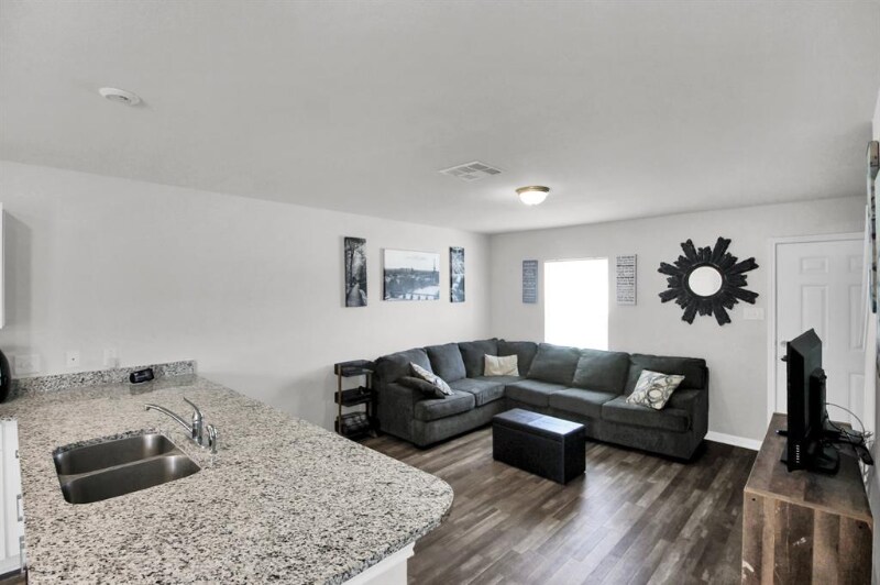 Building Photo - 15520 Taylorcrest Dr