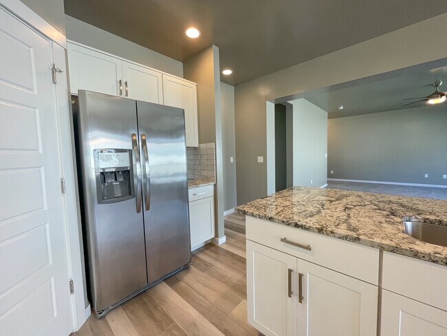 Building Photo - 2592 E Blackstone Dr