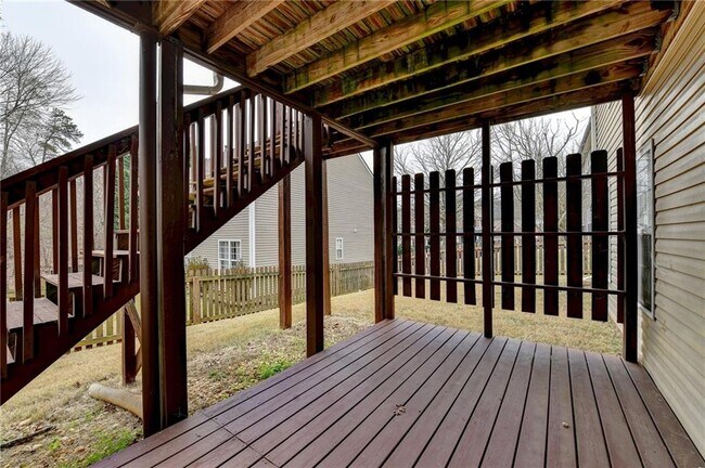 Building Photo - 6670 Island Pointe Dr