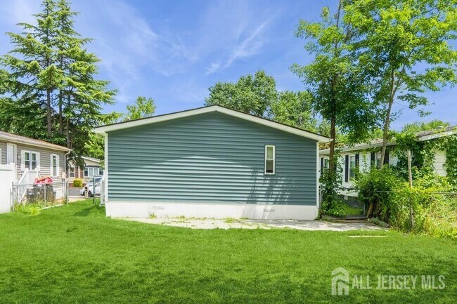 Building Photo - 21 Forest Dr
