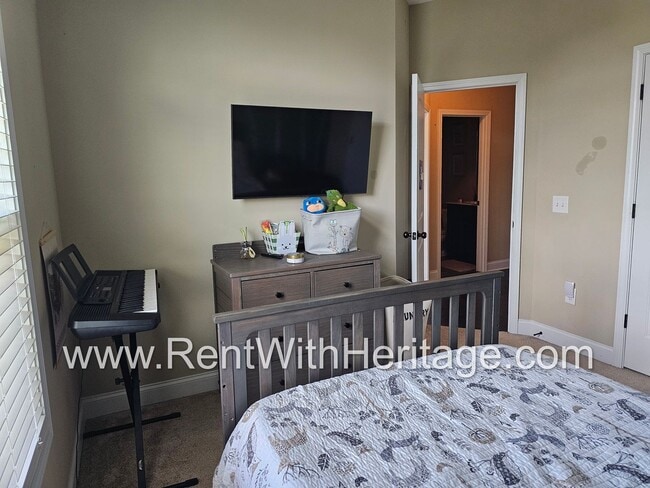 Building Photo - Gorgeous 3 bd / 2 bath / Attention to Deta...