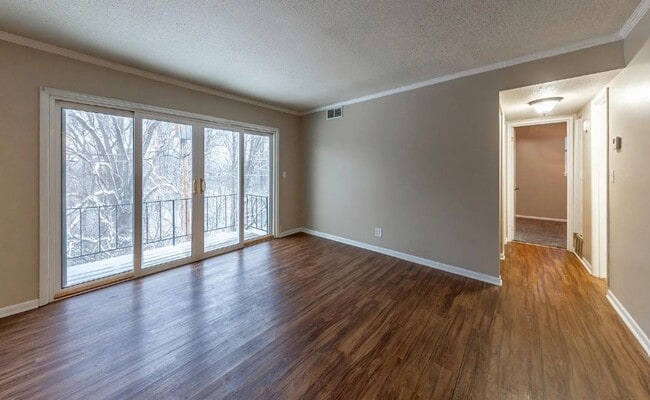 Building Photo - Modern 2BR Condo at Pembroke Gardens – Balcony, Pool Access & Utilities