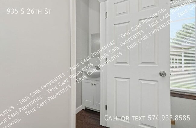 Building Photo - 935 S 26th St