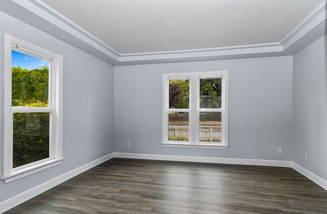 Building Photo - 127 Lincoln Ave