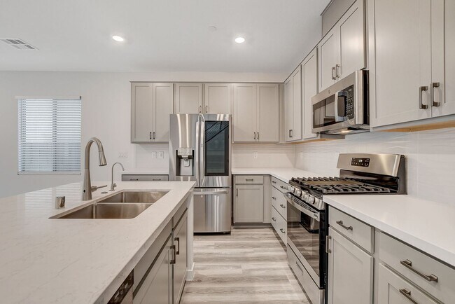 Building Photo - Spacious 3-Bed Summerlin Home with Den, Lo...