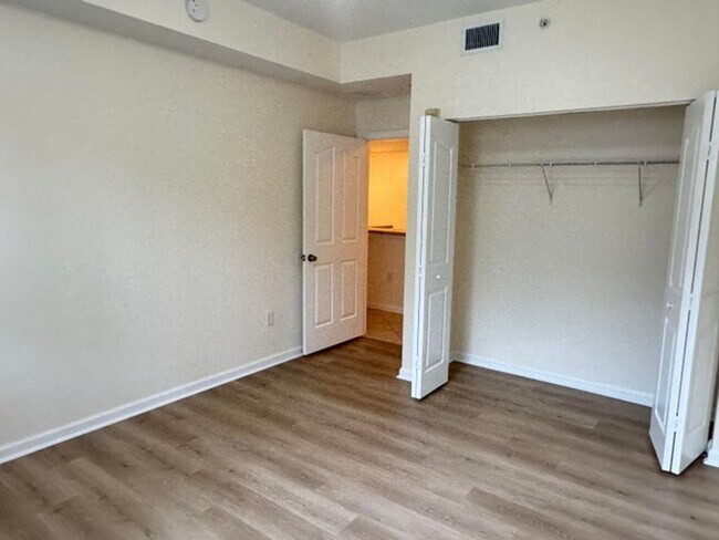 Building Photo - 9833 Baywinds Blvd