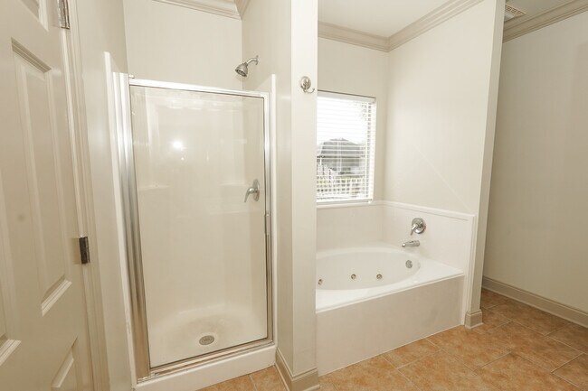 Building Photo - 9052 Winding Lake Ave