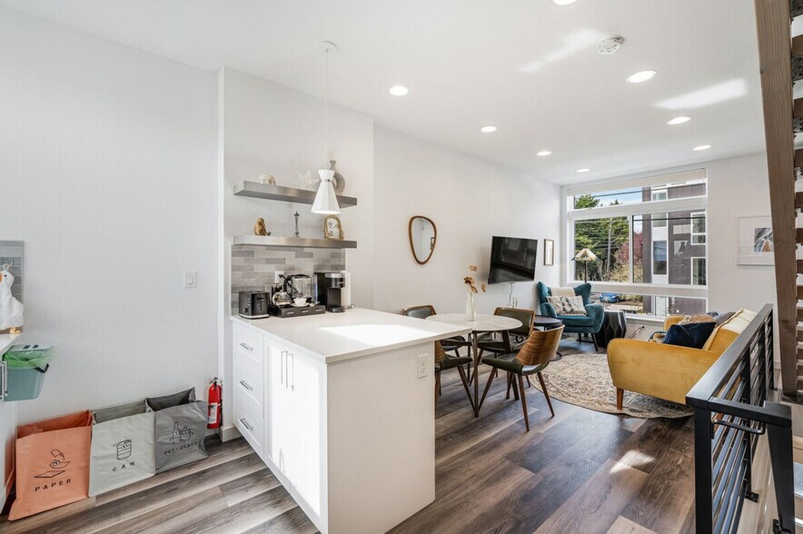 Building Photo - 4613 Dayton Ave N